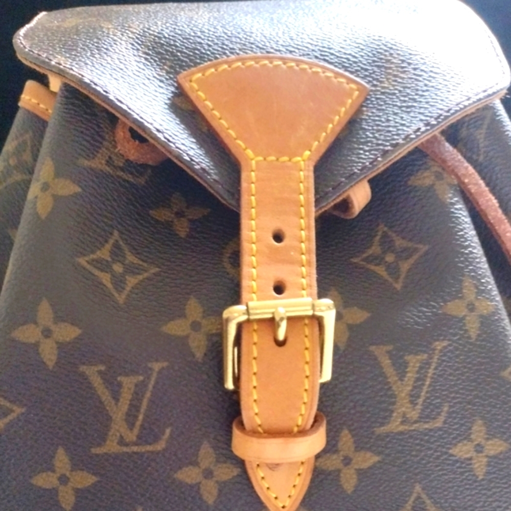 Auth. Louis Vuitton Montsouris MM Rucksack - Picture 4 of 17